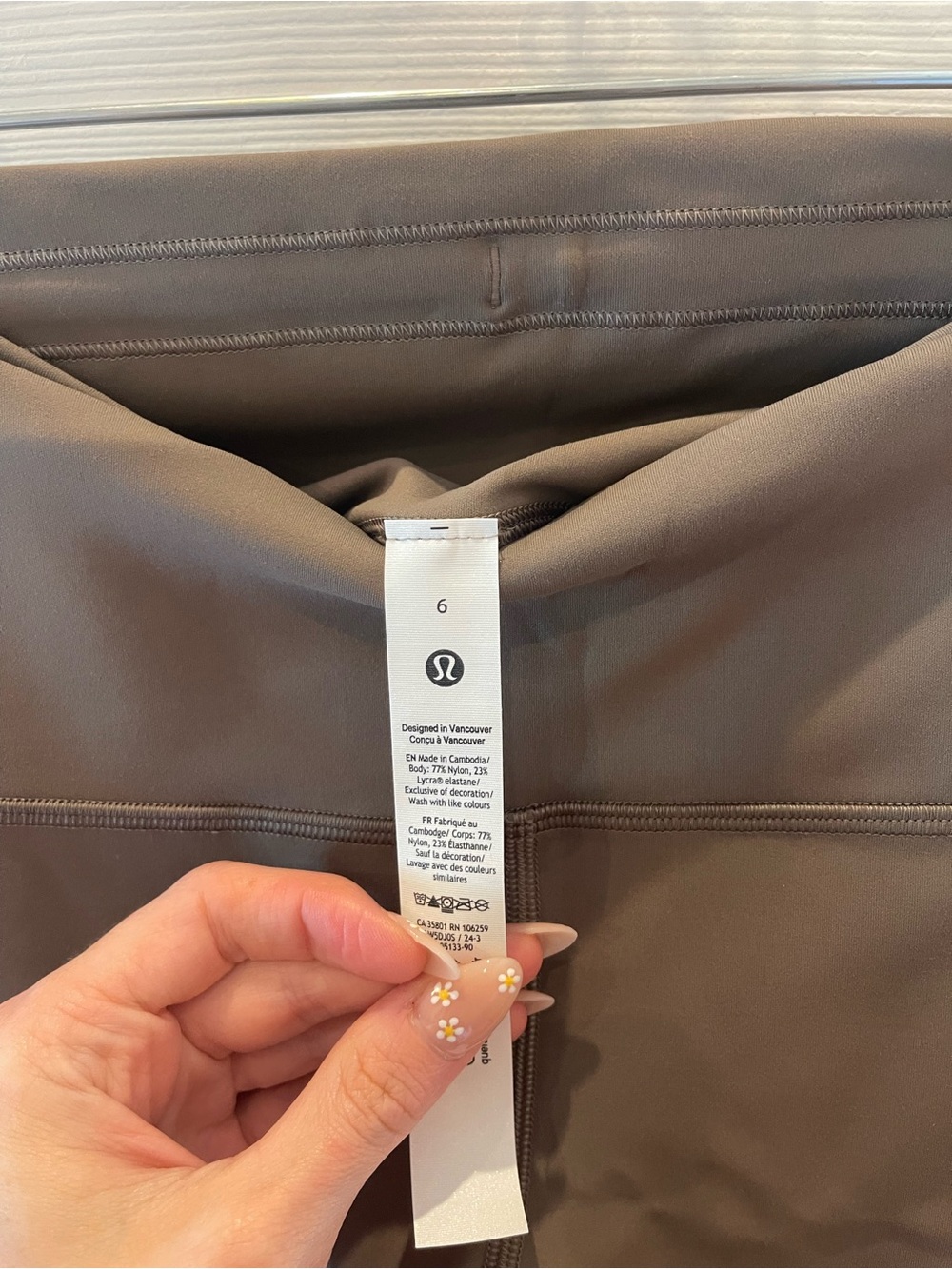 NWT size 6 Wunder train tight 28” Lululemon athletica Women's Leggings in Taupe
